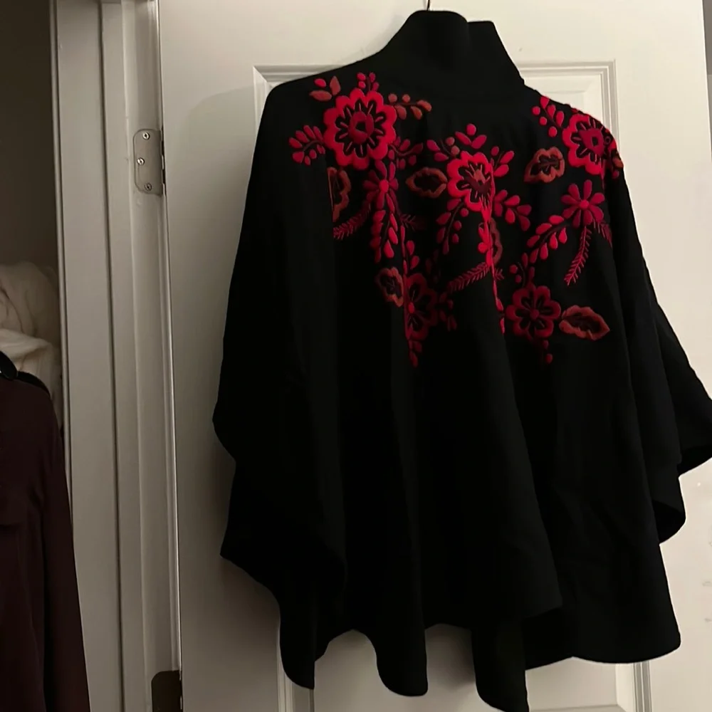 Poncho - Picture 1 of 2